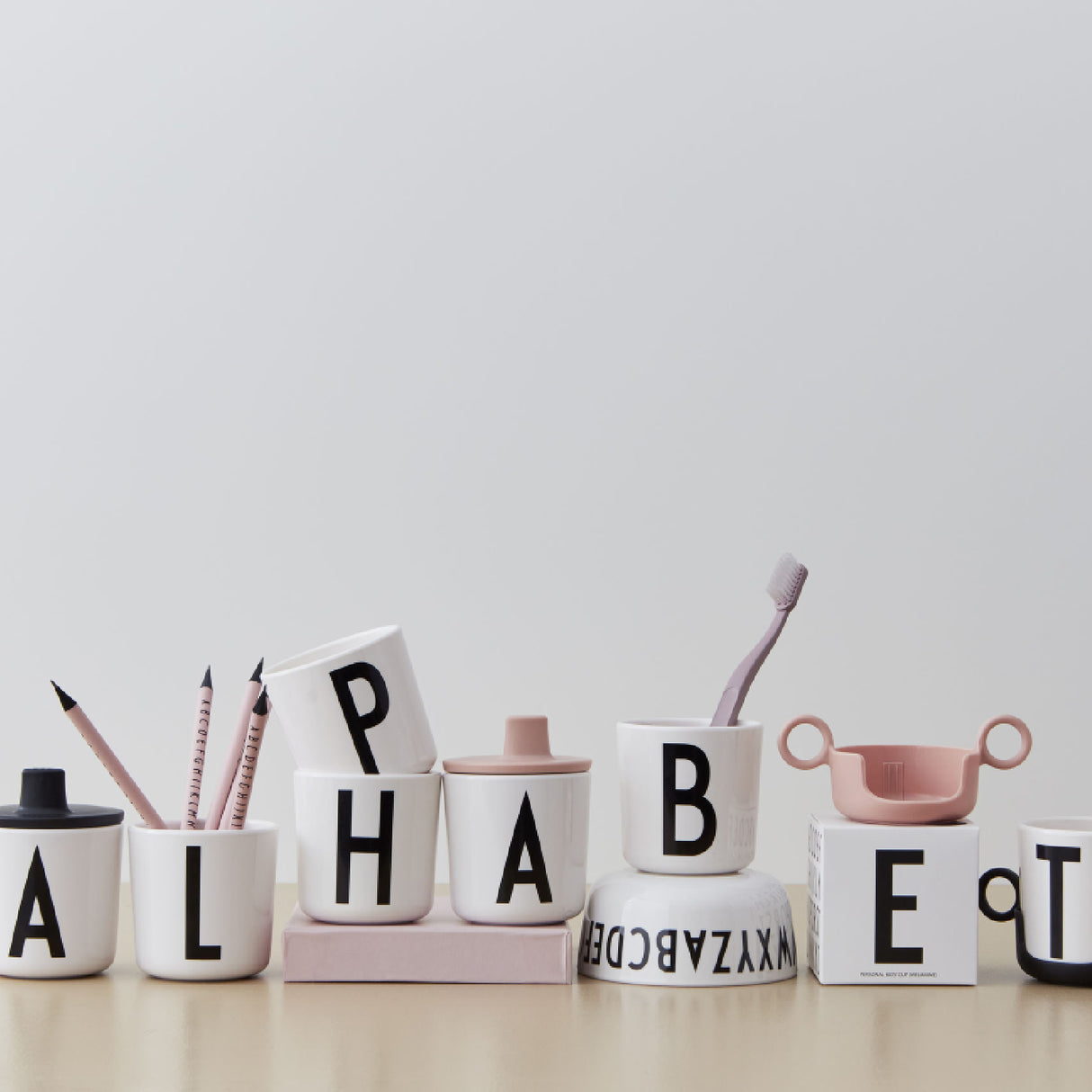 Taza con Letra de Melamina Niños