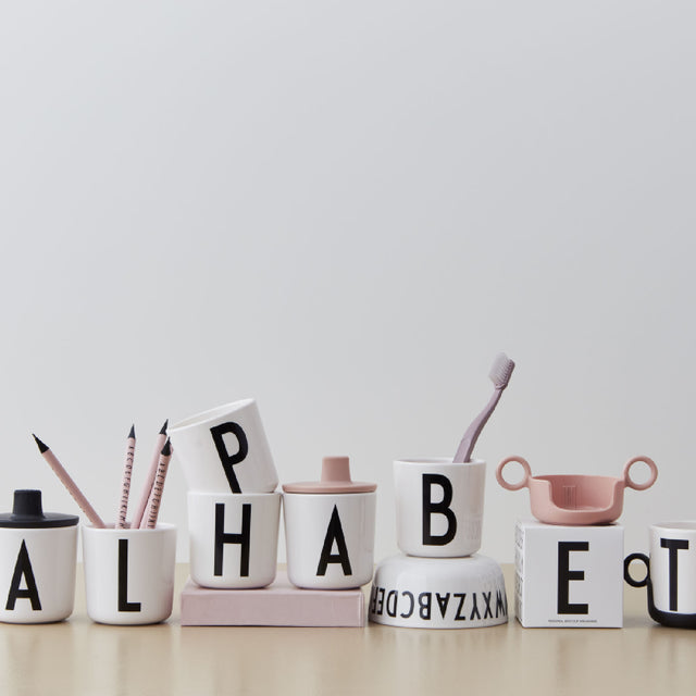 Taza con Letra de Melamina Niños
