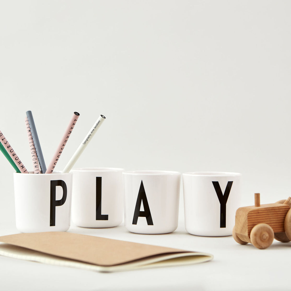 Taza con Letra de Melamina Niños