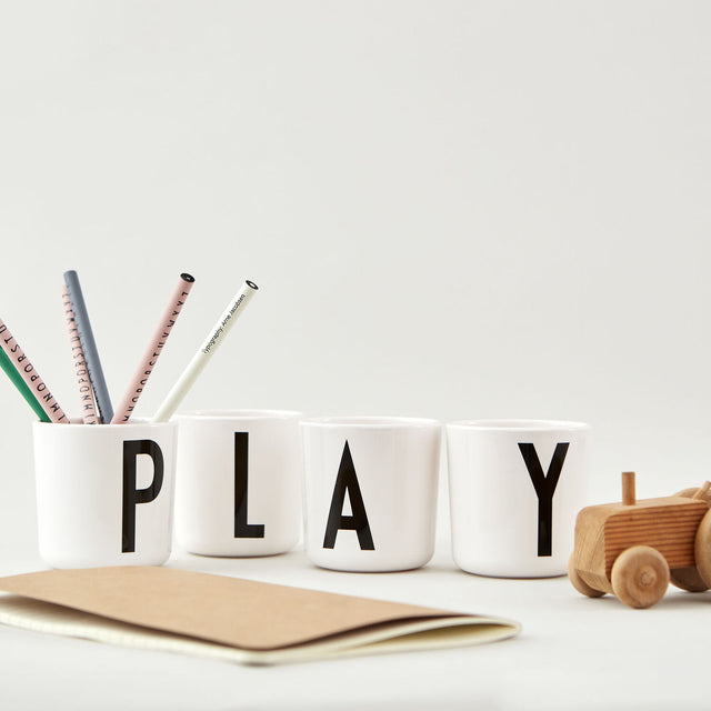 Taza con Letra de Melamina Niños