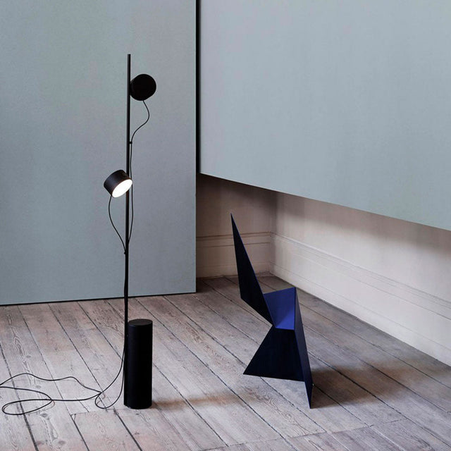 Lámpara de Pie de Aluminio Negro Frosta