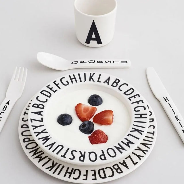 Taza con Letra de Melamina Niños