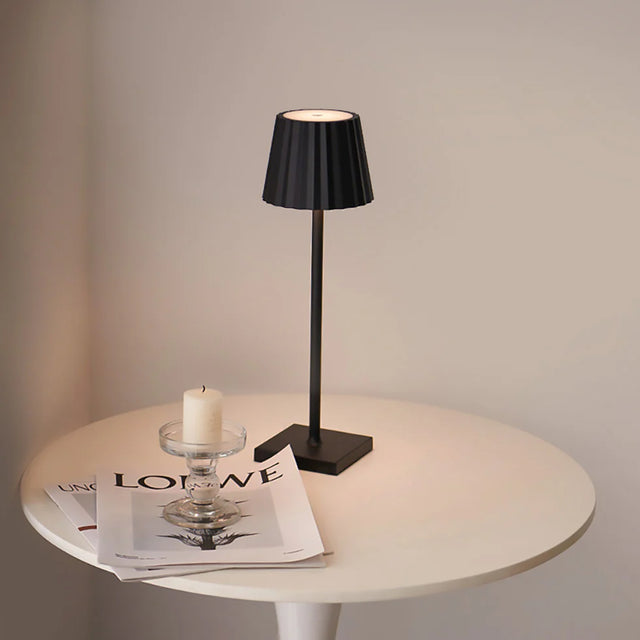 Lámpara de Mesa Negra Shift Plisse