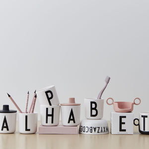 Taza con Letra de Melamina Niños