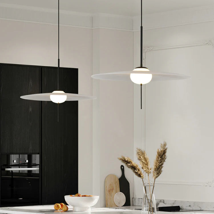 Lámpara colgante de aluminio negro y vidrio Paraná