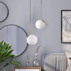 Lámpara Colgante de Aluminio Dorado y Vidrio Equilibre