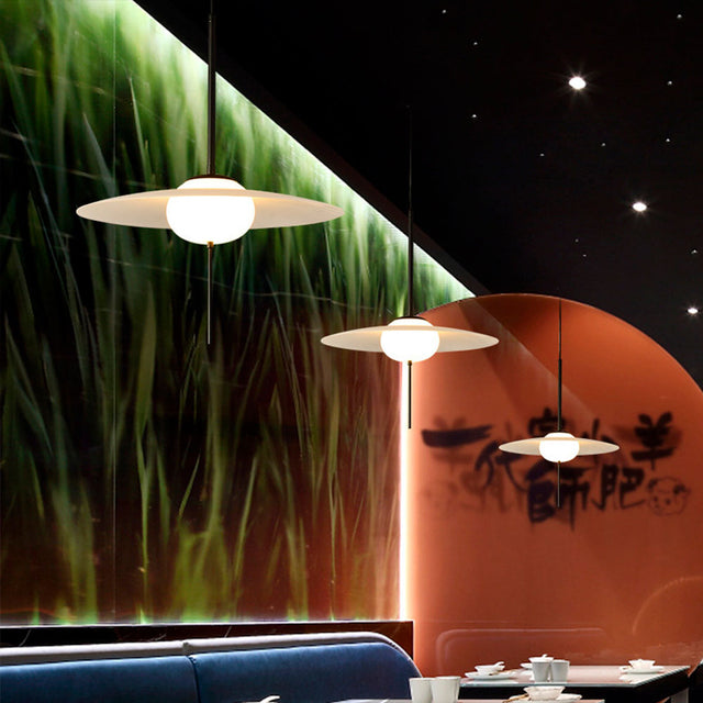 Lámpara colgante de aluminio negro y vidrio Paraná